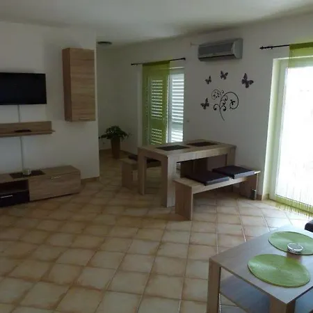 Gagi Apartman Vir